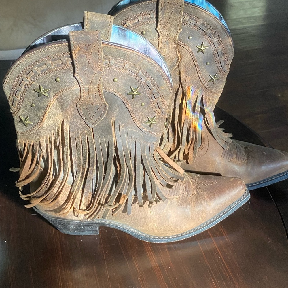 Dingo fringe boots